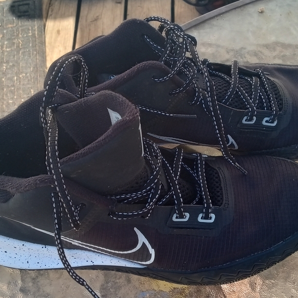 Nice only worn once and didn't fit was wrong size for me - Picture 6 of 8